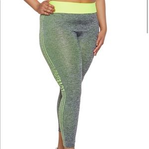 Plus Size Marled Contrast Trim Love Active Legging